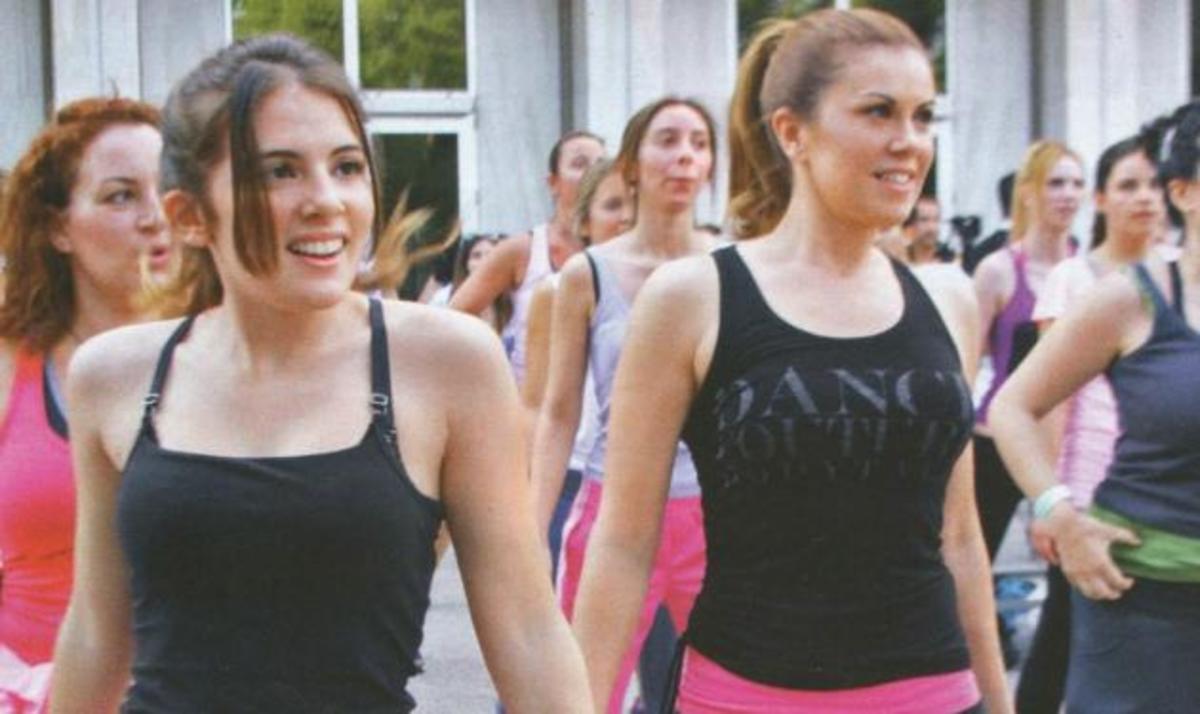 Ε. Μανωλίδου: Mαμά και κόρη χόρεψαν για 3 ολόκληρες ώρες ζούμπα! | Newsit.gr Ε. Μανωλίδου: Mαμά και κόρη χόρεψαν για 3 ολόκληρες ώρες ζούμπα! | Newsit.gr