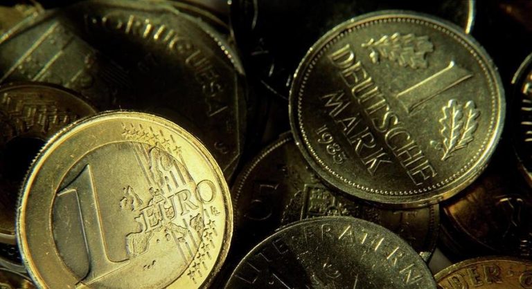 Γερμανoί Οικονομολόγοι: Nα εγκαταλείψει η Γερμανία το ευρώ! | Newsit.gr Γερμανoί Οικονομολόγοι: Nα εγκαταλείψει η Γερμανία το ευρώ! | Newsit.gr