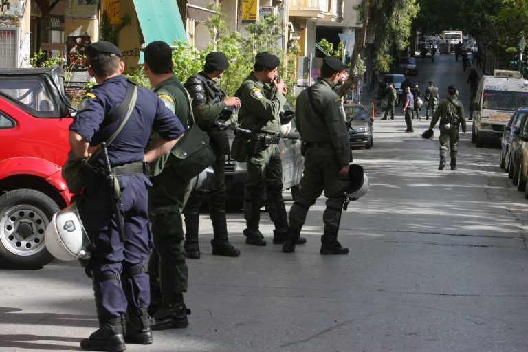 Αστυνομικός πυροβόλησε στα Εξάρχεια | Newsit.gr Αστυνομικός πυροβόλησε στα Εξάρχεια | Newsit.gr