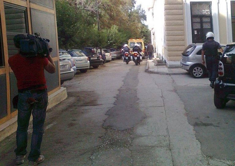 Το ξέσπασμα της δημοσιογράφου του ALPHA που …προσπάθησε να περάσει όπλο στην Ευελπίδων! Στο ZAPPIT διαβάσατε την αλήθεια, δείτε τι αναφέρει… | Newsit.gr Το ξέσπασμα της δημοσιογράφου του ALPHA που …προσπάθησε να περάσει όπλο στην Ευελπίδων! Στο ZAPPIT διαβάσατε την αλήθεια, δείτε τι αναφέρει… | Newsit.gr