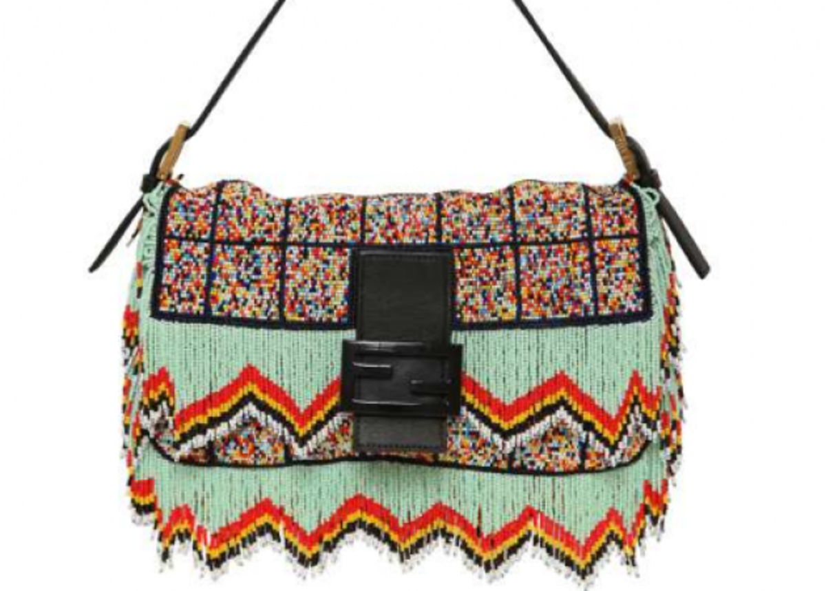 H νέα Fendi Baguette είναι πολύ funky και μας αρέσει πολύ! | Newsit.gr H νέα Fendi Baguette είναι πολύ funky και μας αρέσει πολύ! | Newsit.gr