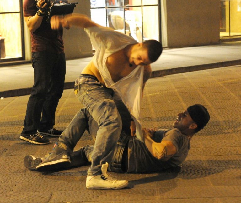 Άγριος ξυλοδαρμός αλβανών μαθητών στα Σκόπια | Newsit.gr Άγριος ξυλοδαρμός αλβανών μαθητών στα Σκόπια | Newsit.gr