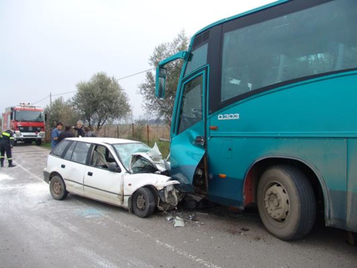 Χανιά: Σύγκρουση σχολικού λεωφορείου με αυτοκίνητο! | Newsit.gr Χανιά: Σύγκρουση σχολικού λεωφορείου με αυτοκίνητο! | Newsit.gr