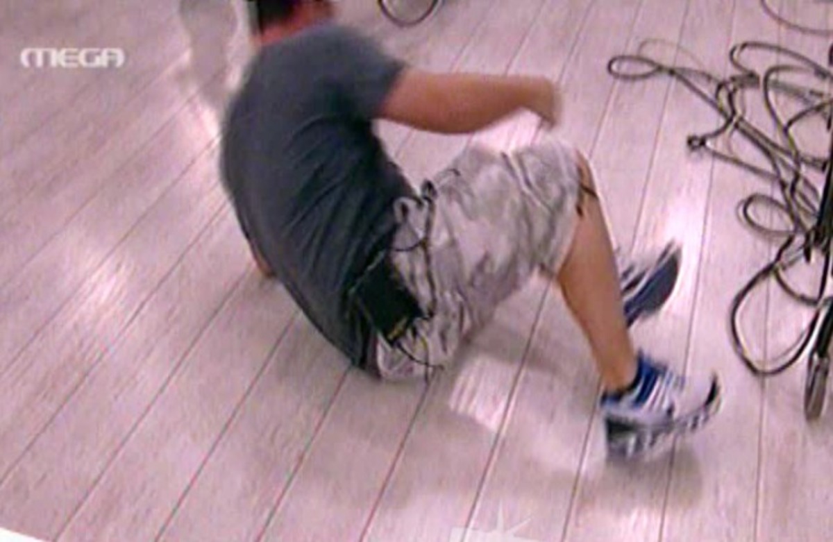 Τι έπαθε ο floor manager του «Πρωινό mou»; | Newsit.gr Τι έπαθε ο floor manager του «Πρωινό mou»; | Newsit.gr