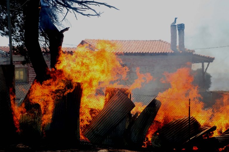 Βόλος: Προσπάθησε να κάψει τη μάνα και τον αδερφό του! | Newsit.gr Βόλος: Προσπάθησε να κάψει τη μάνα και τον αδερφό του! | Newsit.gr