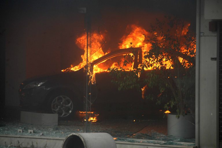 Περίεργη φωτιά σε διπλωματικό αυτοκίνητο | Newsit.gr Περίεργη φωτιά σε διπλωματικό αυτοκίνητο | Newsit.gr