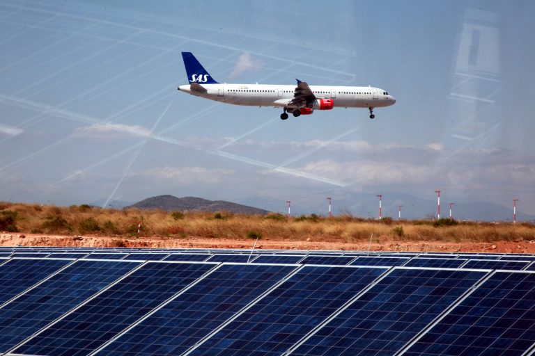 Ξεκίνησε η λειτουργία του φωτοβολταϊκού στο Ελ. Βενιζέλος | Newsit.gr Ξεκίνησε η λειτουργία του φωτοβολταϊκού στο Ελ. Βενιζέλος | Newsit.gr