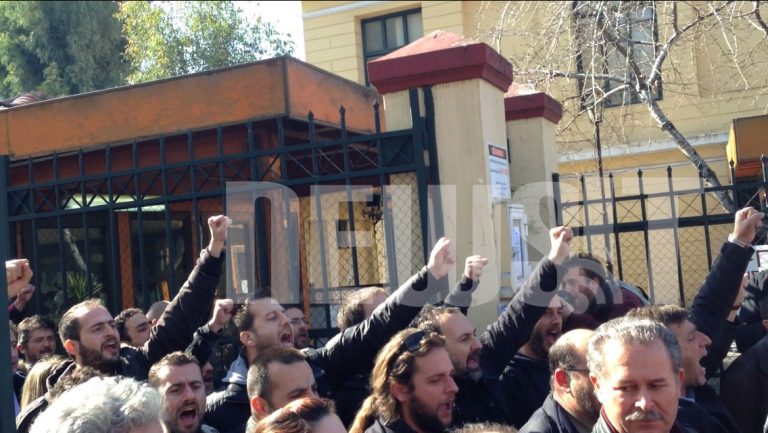 Ελεύθεροι οι 35 του ΠΑΜΕ – Δικάζονται στις 12 Φεβρουαρίου – Παπαρήγα: Θέλουν να απαγορεύσουν ακόμα και τα διαβήματα στους υπουργούς | Newsit.gr Ελεύθεροι οι 35 του ΠΑΜΕ – Δικάζονται στις 12 Φεβρουαρίου – Παπαρήγα: Θέλουν να απαγορεύσουν ακόμα και τα διαβήματα στους υπουργούς | Newsit.gr