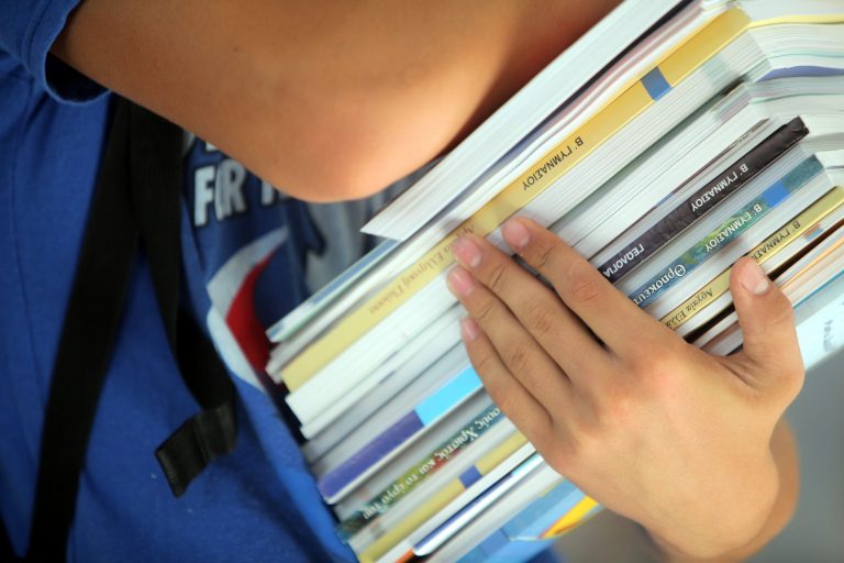 Πειραίας: Δωρεάν φροντιστήριο για παιδιά οικονομικά αδύναμων | Newsit.gr Πειραίας: Δωρεάν φροντιστήριο για παιδιά οικονομικά αδύναμων | Newsit.gr
