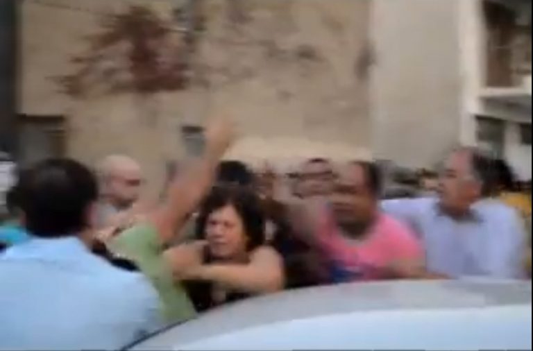 Φθιώτιδα: Άγριο ξύλο ανάμεσα σε κατοίκους και τσιγγάνους-Φωτό και βίντεο! | Newsit.gr Φθιώτιδα: Άγριο ξύλο ανάμεσα σε κατοίκους και τσιγγάνους-Φωτό και βίντεο! | Newsit.gr