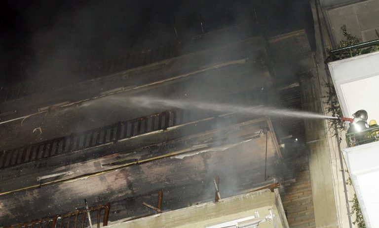 Φωτιά σε πολυκατοικία στα Χανιά | Newsit.gr Φωτιά σε πολυκατοικία στα Χανιά | Newsit.gr