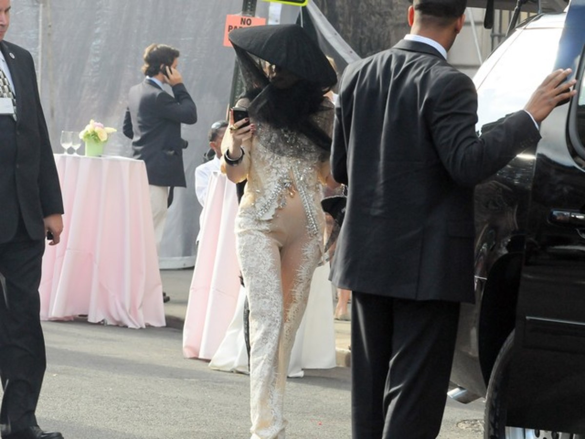 Έτσι εμφανίστηκε η Lady Gaga στην αποφοίτηση της αδερφής της! | Newsit.gr Έτσι εμφανίστηκε η Lady Gaga στην αποφοίτηση της αδερφής της! | Newsit.gr