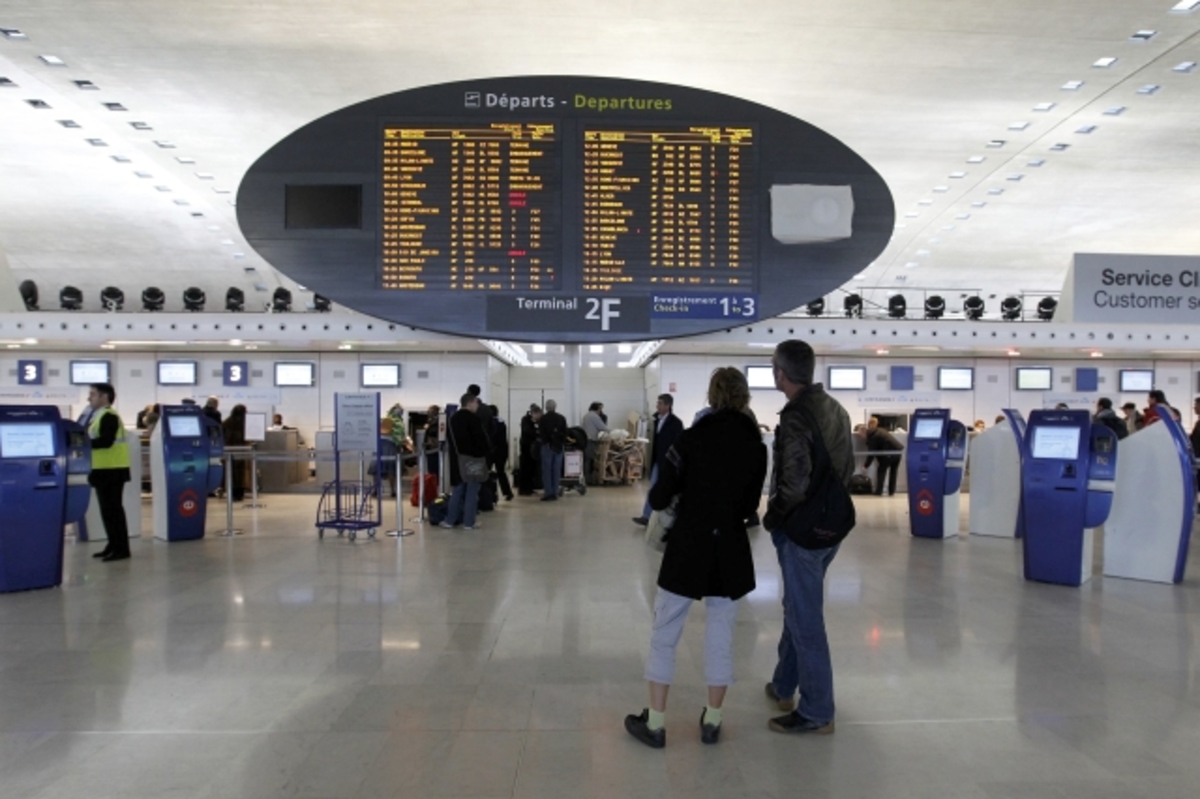Χάος πάνω από το Παρίσι, δεν πετάει… τίποτα! | Newsit.gr Χάος πάνω από το Παρίσι, δεν πετάει… τίποτα! | Newsit.gr