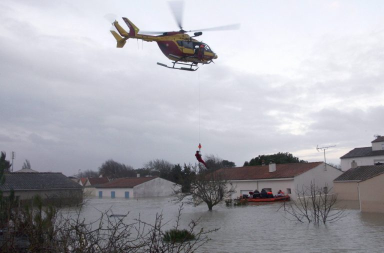 Σαρώνει την Βόρεια Ευρώπη η κακοκαιρία – Δεκάδες οι νεκροί | Newsit.gr Σαρώνει την Βόρεια Ευρώπη η κακοκαιρία – Δεκάδες οι νεκροί | Newsit.gr
