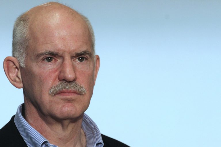 Πολίτες προς Παπανδρέου: «Καλώς τον μεσίτη!» | Newsit.gr Πολίτες προς Παπανδρέου: «Καλώς τον μεσίτη!» | Newsit.gr