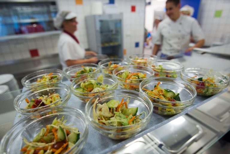 Γερμανία: 4.000 παιδιά έπαθαν γαστρεντερίτιδα | Newsit.gr Γερμανία: 4.000 παιδιά έπαθαν γαστρεντερίτιδα | Newsit.gr