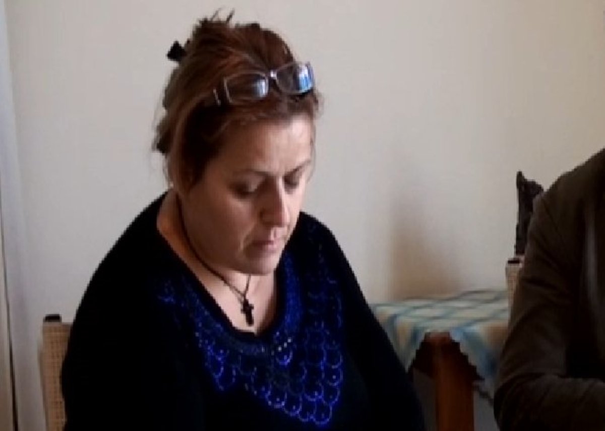 Η γιαγιά του αδικοχαμένου βρέφους ξεσπά μπροστά στην κάμερα: «Αν δεν πόνεσε το παιδί της ας το έδινε σε μένα»! | Newsit.gr Η γιαγιά του αδικοχαμένου βρέφους ξεσπά μπροστά στην κάμερα: «Αν δεν πόνεσε το παιδί της ας το έδινε σε μένα»! | Newsit.gr