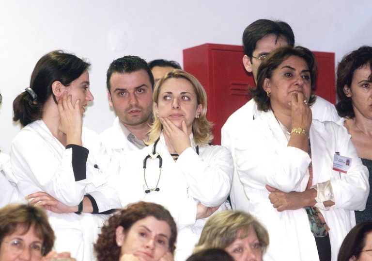 Κατάληψη στο αγροτικό ιατρείο της Σάμου | Newsit.gr Κατάληψη στο αγροτικό ιατρείο της Σάμου | Newsit.gr