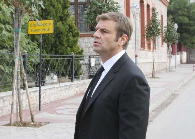 Απείλησαν με όπλο τον Απ. Γκλέτσο στις γραμμές του τρένου | Newsit.gr Απείλησαν με όπλο τον Απ. Γκλέτσο στις γραμμές του τρένου | Newsit.gr