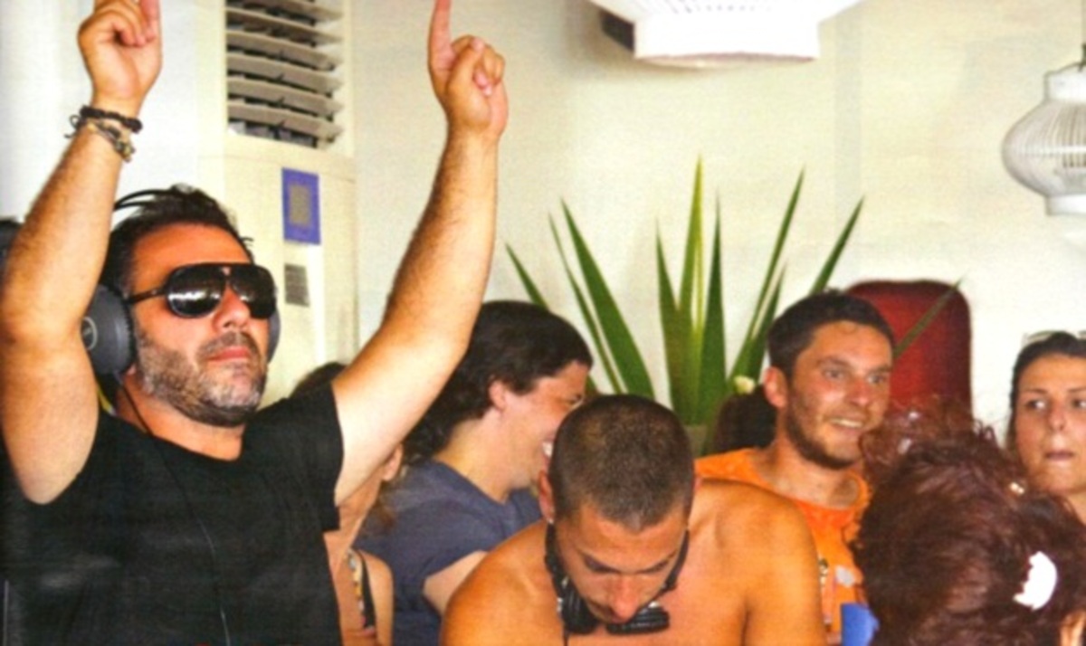 Γ. Αρναούτογλου: Σε ρόλο dj έχοντας στο πλευρό του τη νέα του σύντροφο! | Newsit.gr Γ. Αρναούτογλου: Σε ρόλο dj έχοντας στο πλευρό του τη νέα του σύντροφο! | Newsit.gr