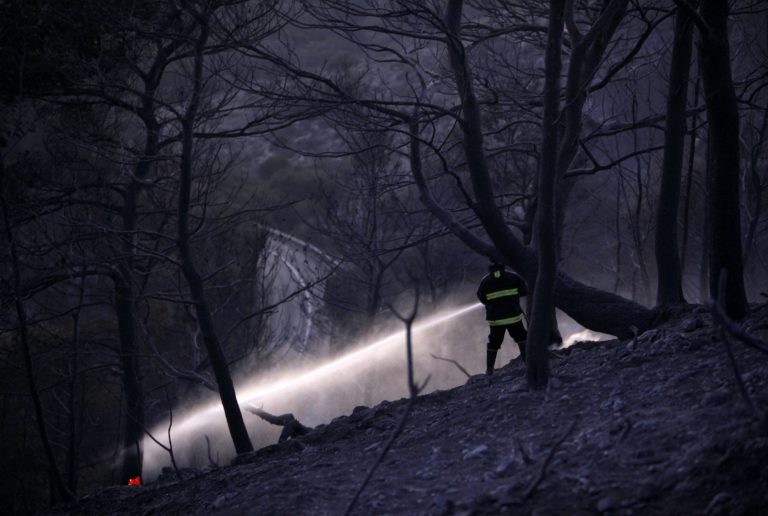 Άνιση μάχη με τις φλόγες στη Χάιφα – Ανυπολόγιστη η καταστροφή | Newsit.gr Άνιση μάχη με τις φλόγες στη Χάιφα – Ανυπολόγιστη η καταστροφή | Newsit.gr
