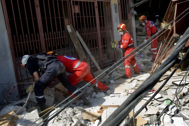 Επέστρεψε από την Αϊτή η Ελληνική Ομάδα Διάσωσης | Newsit.gr Επέστρεψε από την Αϊτή η Ελληνική Ομάδα Διάσωσης | Newsit.gr