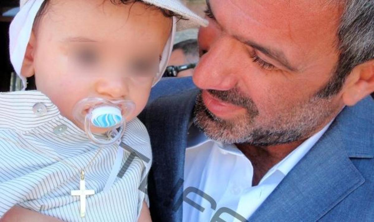 Σπύρος Χαριτάτος: Έγινε νονός στο δέκατο του ανίψι! | Newsit.gr Σπύρος Χαριτάτος: Έγινε νονός στο δέκατο του ανίψι! | Newsit.gr