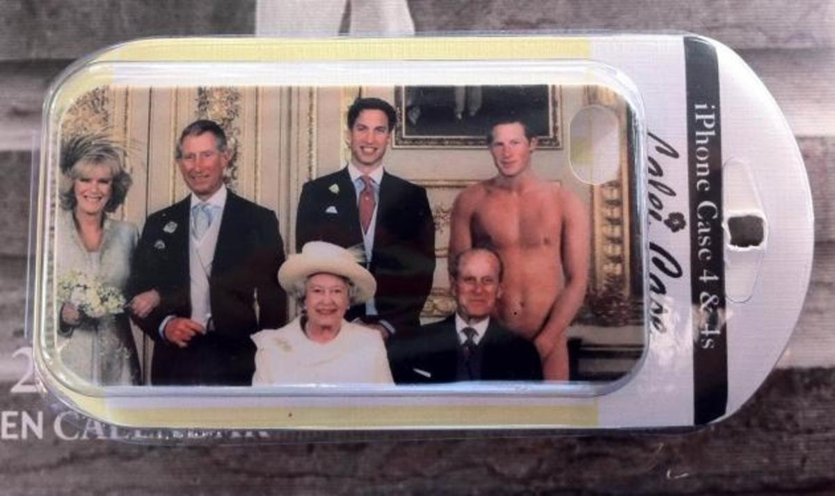 Νέο hot αξεσουάρ για iPhone… με γυμνό τον πρίγκιπα Harry! Φωτογραφίες | Newsit.gr Νέο hot αξεσουάρ για iPhone… με γυμνό τον πρίγκιπα Harry! Φωτογραφίες | Newsit.gr