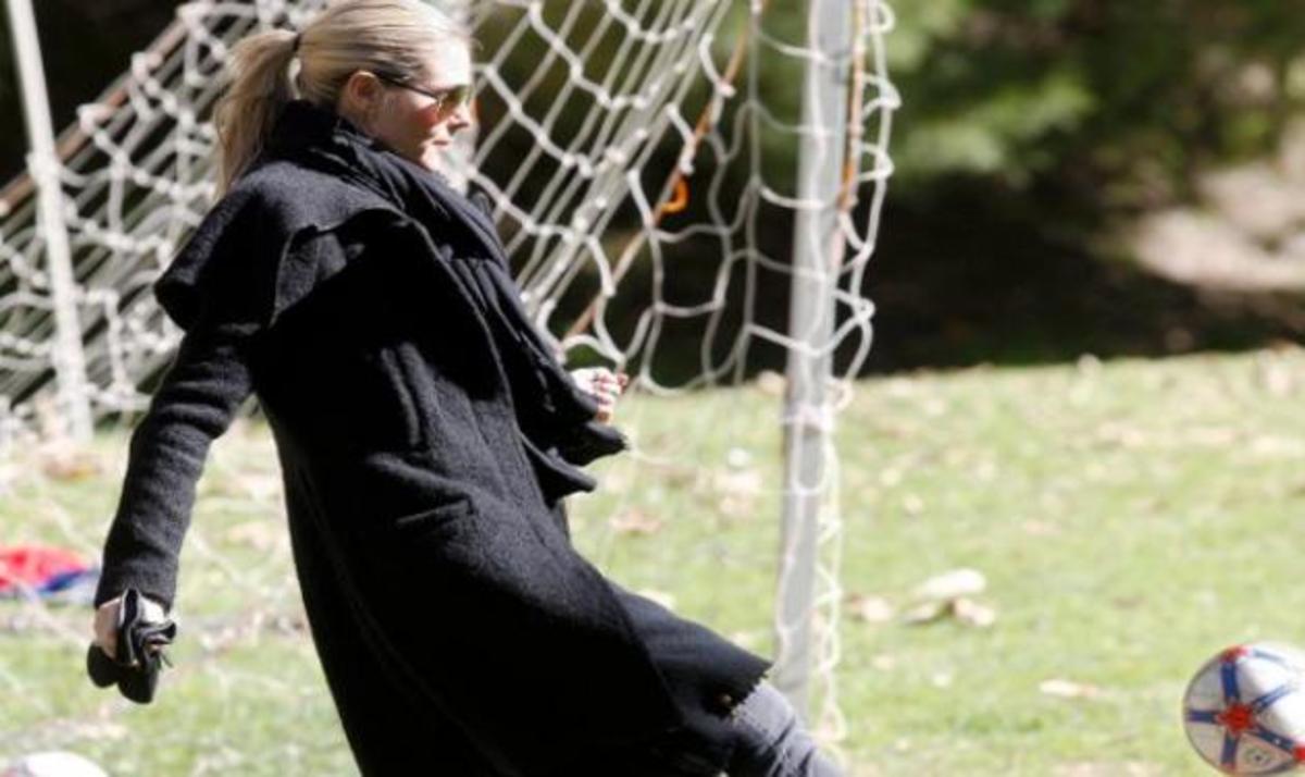 Με ποιον παίζει «μπάλα» η Heidi Klum; | Newsit.gr Με ποιον παίζει «μπάλα» η Heidi Klum; | Newsit.gr