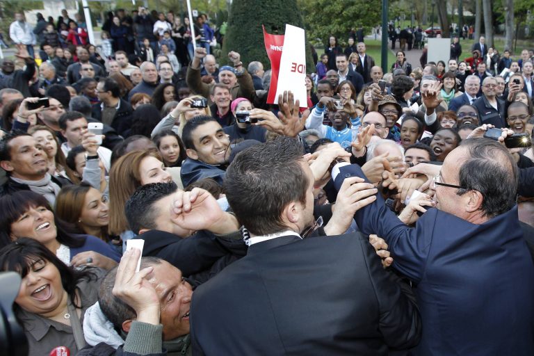 Ταυτόχρονες συγκεντρώσεις για Σαρκοζί και Ολάντ | Newsit.gr Ταυτόχρονες συγκεντρώσεις για Σαρκοζί και Ολάντ | Newsit.gr