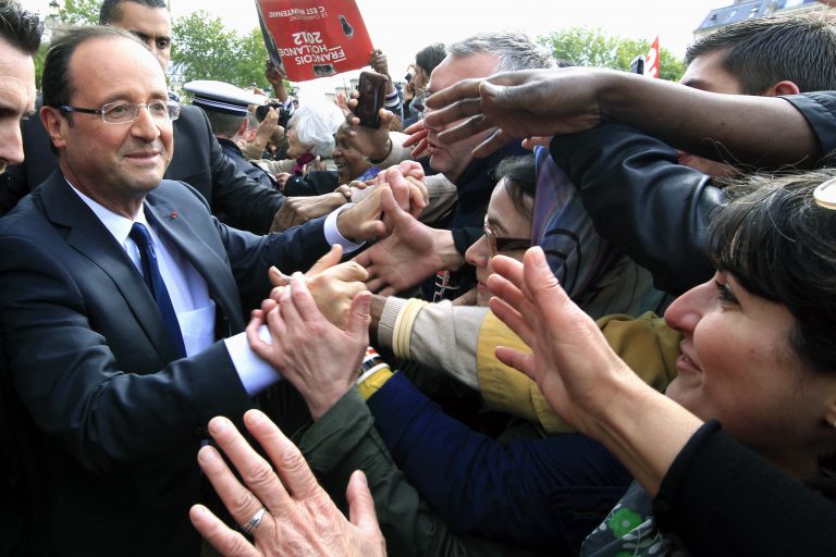 Μετά τον κεραυνό έφτασε στο Βερολίνο ο Ολάντ – Σε λίγη ώρα θα δει την Μέρκελ! | Newsit.gr Μετά τον κεραυνό έφτασε στο Βερολίνο ο Ολάντ – Σε λίγη ώρα θα δει την Μέρκελ! | Newsit.gr