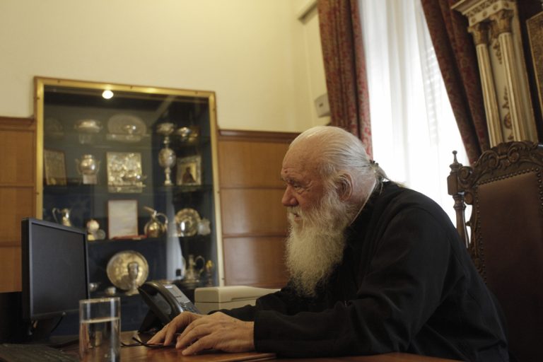 Σπάει την «εκεχειρία» ο Ιερώνυμος – «Την πατρίδα και την ορθοδοξία μας δεν θα την παραδώσουμε» | Newsit.gr Σπάει την «εκεχειρία» ο Ιερώνυμος – «Την πατρίδα και την ορθοδοξία μας δεν θα την παραδώσουμε» | Newsit.gr