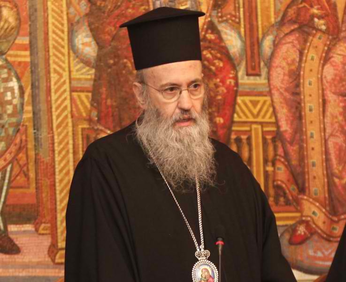 Ο Μητροπολίτης έριξε το Σταυρό και έφυγε από την τελετή! | Newsit.gr Ο Μητροπολίτης έριξε το Σταυρό και έφυγε από την τελετή! | Newsit.gr