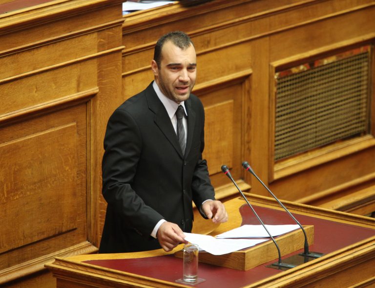 Πόλεμος» για τον βουλευτή της Χρυσής Αυγής που έβγαλε πιστόλι! | Newsit.gr Πόλεμος» για τον βουλευτή της Χρυσής Αυγής που έβγαλε πιστόλι! | Newsit.gr