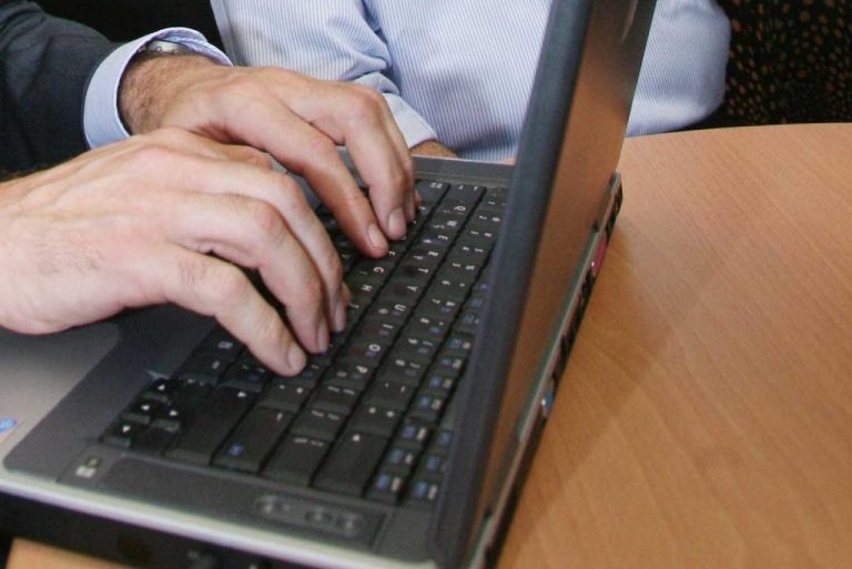 Μύκονος: Αλλοδαποί έκλεβαν Internet από την Ελλάδα και το πούλαγαν στη χώρα τους! | Newsit.gr Μύκονος: Αλλοδαποί έκλεβαν Internet από την Ελλάδα και το πούλαγαν στη χώρα τους! | Newsit.gr