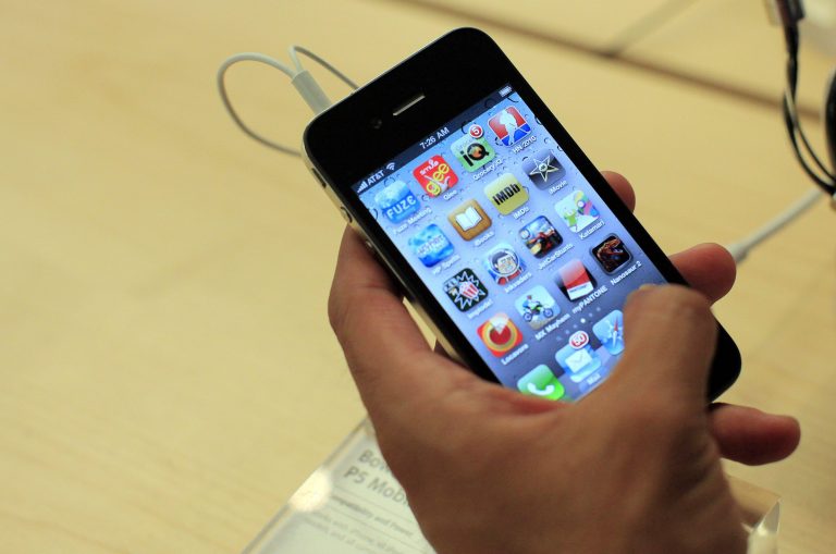 Μαζικές αγωγές κατά της Apple για to iPhone 4 | Newsit.gr Μαζικές αγωγές κατά της Apple για to iPhone 4 | Newsit.gr
