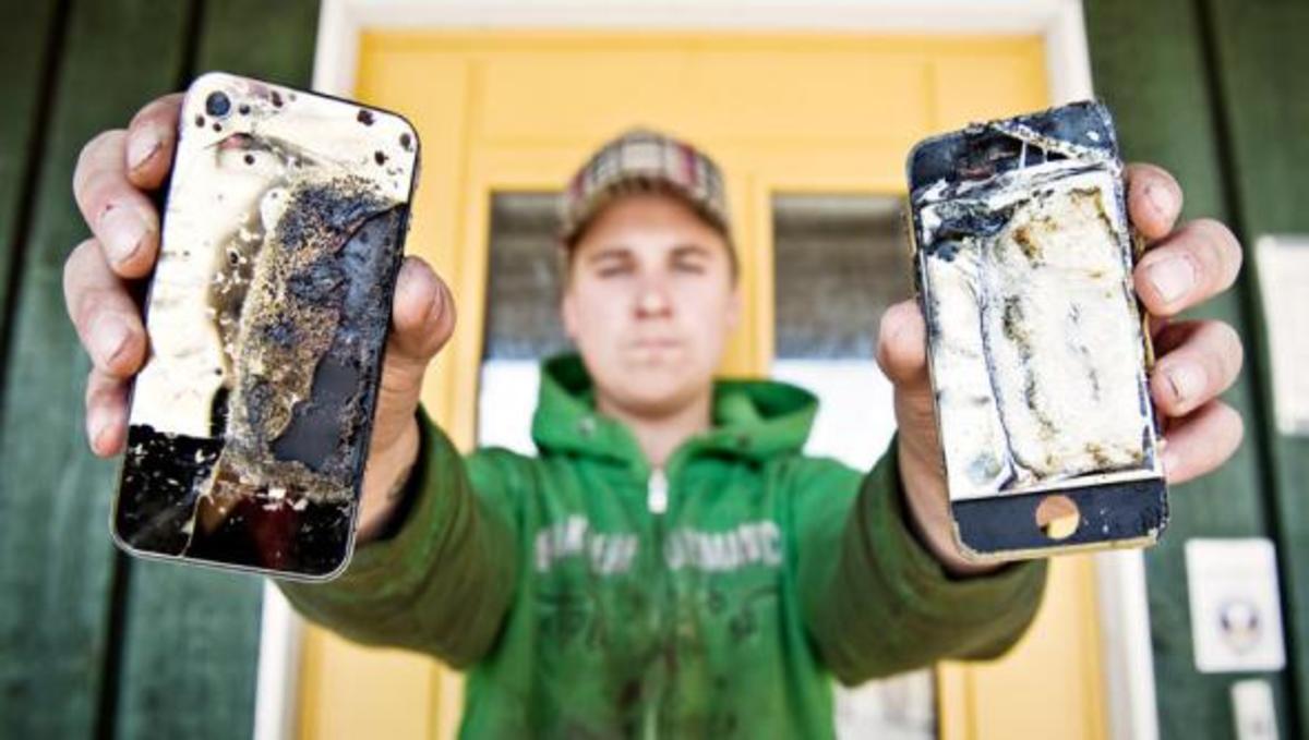 Το iPhone πήρε φωτιά στην τσέπη του! | Newsit.gr Το iPhone πήρε φωτιά στην τσέπη του! | Newsit.gr