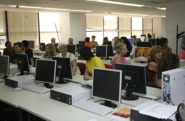 Η κυβέρνηση παίρνει πίσω το αγγελιόσημο στο Internet | Newsit.gr Η κυβέρνηση παίρνει πίσω το αγγελιόσημο στο Internet | Newsit.gr