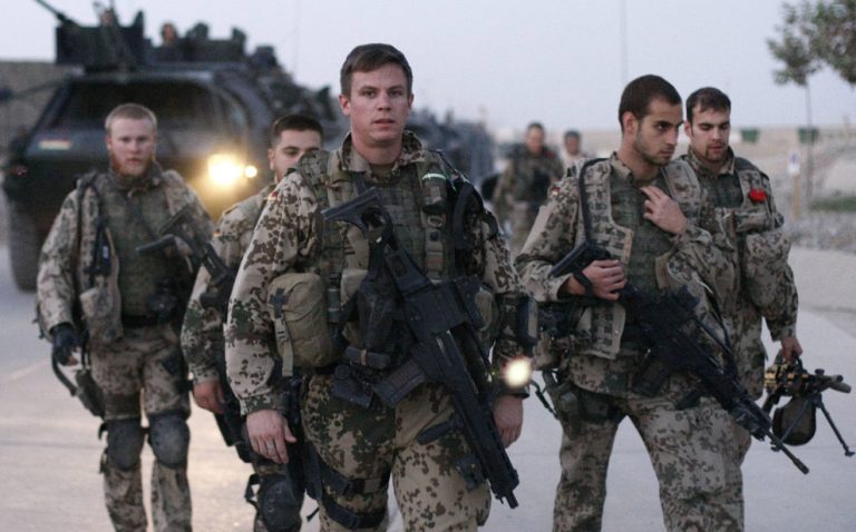 Σκοτώθηκαν 10 άντρες της ISAF στο Αφγανιστάν | Newsit.gr Σκοτώθηκαν 10 άντρες της ISAF στο Αφγανιστάν | Newsit.gr