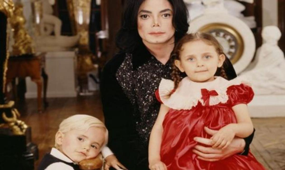 Νέο βιβλίο αποκαλύπτει πώς η οικογένεια του Michael Jackson τον εκβίαζε για λεφτά! | Newsit.gr Νέο βιβλίο αποκαλύπτει πώς η οικογένεια του Michael Jackson τον εκβίαζε για λεφτά! | Newsit.gr