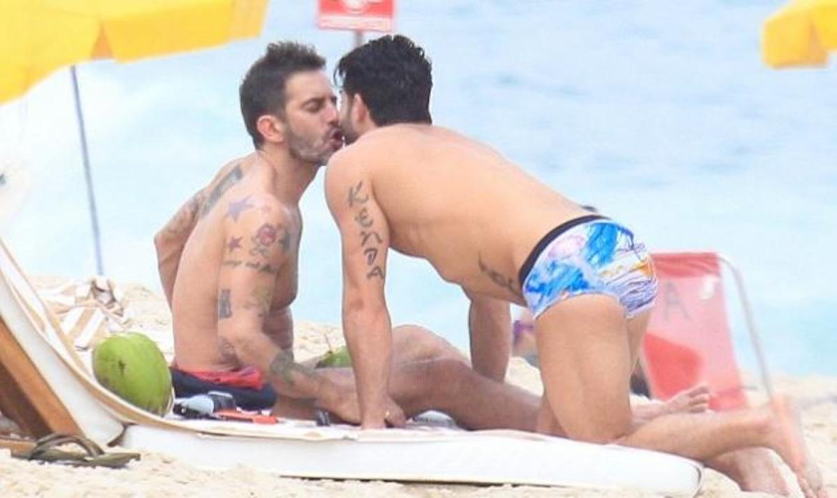 Marc Jacobs: Παιχνίδια στη θάλασσα με τον νέο του σύντροφο! Δες φωτογραφίες | Newsit.gr Marc Jacobs: Παιχνίδια στη θάλασσα με τον νέο του σύντροφο! Δες φωτογραφίες | Newsit.gr