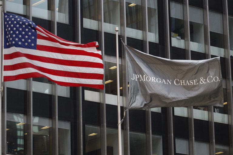 Βλέπουν την πόρτα τρία ανώτατα στελέχη της JPMorgan | Newsit.gr Βλέπουν την πόρτα τρία ανώτατα στελέχη της JPMorgan | Newsit.gr