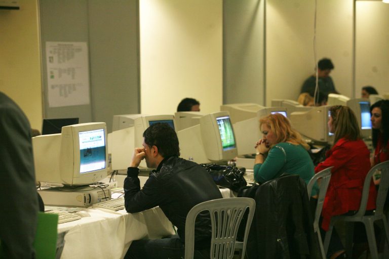 Θεσσαλονίκη: Άνοιξαν το χρηματοκιβώτιο σε ίντερνετ καφέ! | Newsit.gr Θεσσαλονίκη: Άνοιξαν το χρηματοκιβώτιο σε ίντερνετ καφέ! | Newsit.gr