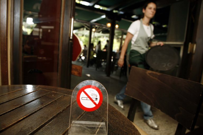 Ζητούν ολική απαγόρευση του καπνίσματος | Newsit.gr Ζητούν ολική απαγόρευση του καπνίσματος | Newsit.gr