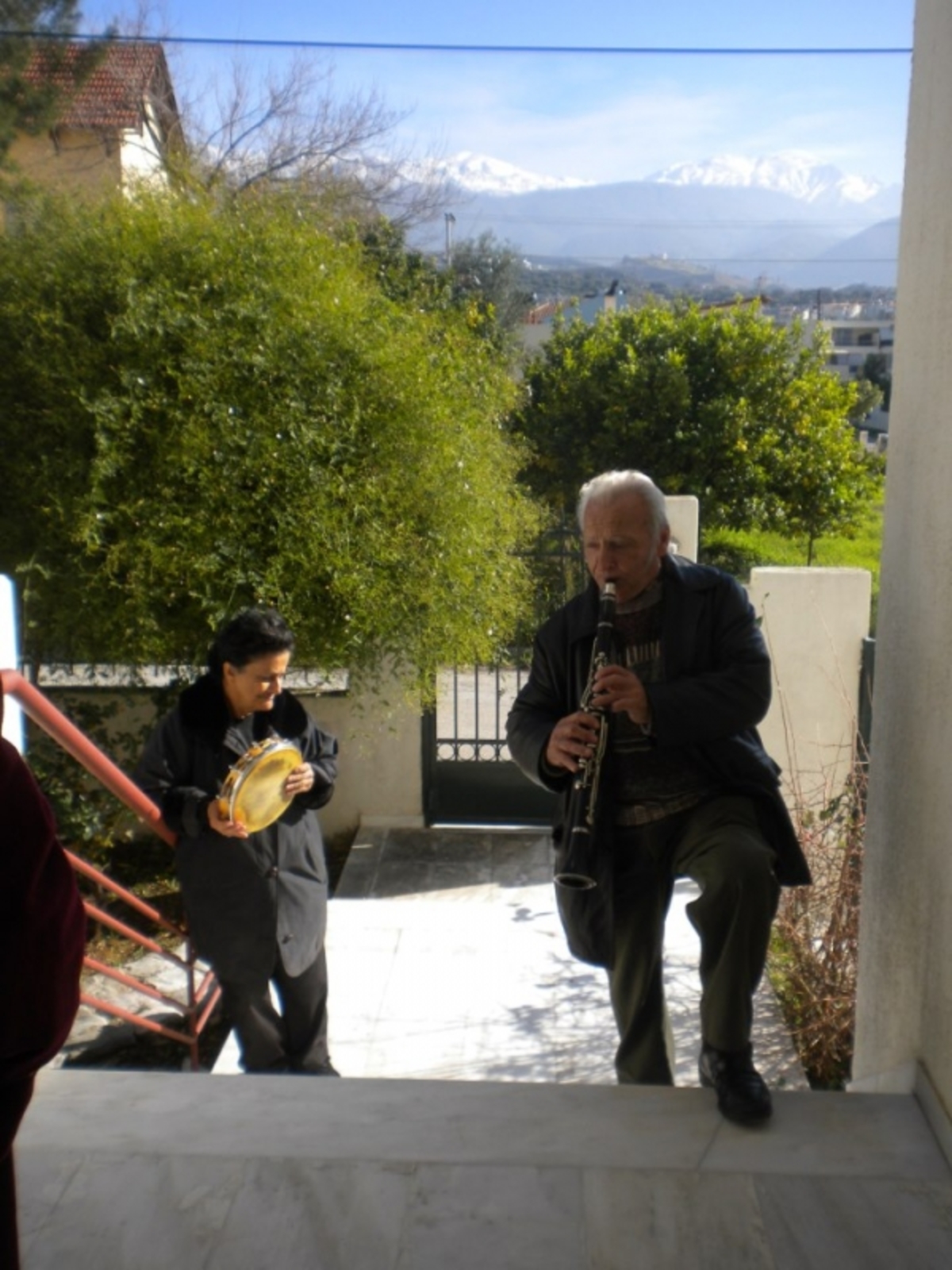 Πάτρα: Είπε τα κάλαντα για να πληρώσει τη ΔΕΗ… | Newsit.gr Πάτρα: Είπε τα κάλαντα για να πληρώσει τη ΔΕΗ… | Newsit.gr