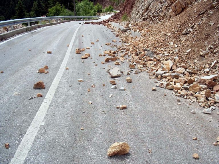 Κατολισθήσεις στα ορεινά της Αχαΐας λόγω της βροχόπτωσης | Newsit.gr Κατολισθήσεις στα ορεινά της Αχαΐας λόγω της βροχόπτωσης | Newsit.gr