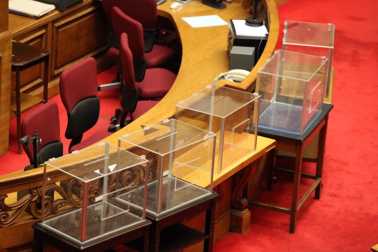 Θρίλερ για την ψηφοφορία στη Βουλή – Οι 7 κάλπες και τα πολιτικά παιχνίδια για τη λίστα Λαγκάρντ | Newsit.gr Θρίλερ για την ψηφοφορία στη Βουλή – Οι 7 κάλπες και τα πολιτικά παιχνίδια για τη λίστα Λαγκάρντ | Newsit.gr