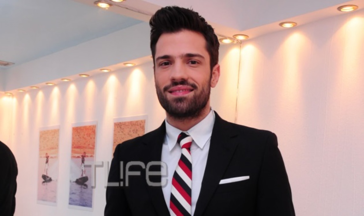 Το TLIFE “τρύπωσε” στο καμαρίνι του Κωνσταντίνου Αργυρού! Φωτογραφίες | Newsit.gr Το TLIFE “τρύπωσε” στο καμαρίνι του Κωνσταντίνου Αργυρού! Φωτογραφίες | Newsit.gr