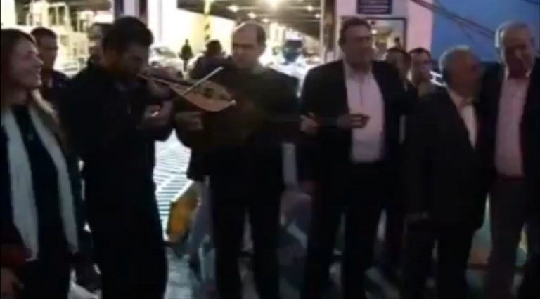 Κρήτη: Η μαντινάδα του Πάνου Καμμένου – Δείτε το βίντεο! | Newsit.gr Κρήτη: Η μαντινάδα του Πάνου Καμμένου – Δείτε το βίντεο! | Newsit.gr
