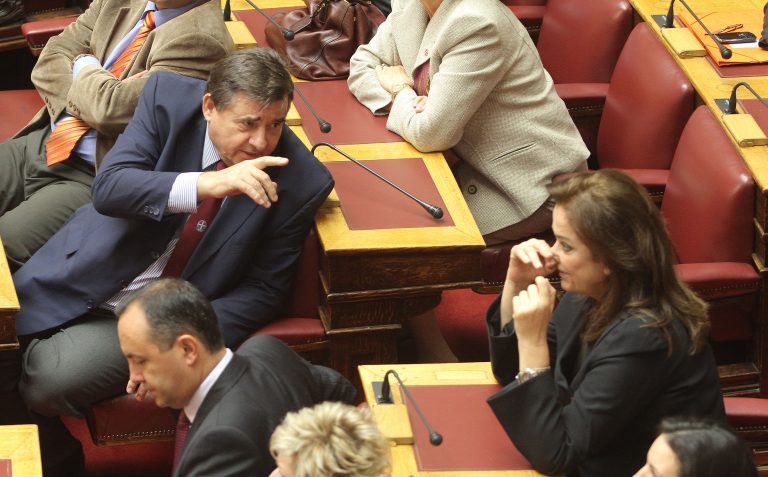 Καρατζαφέρης σε Ντόρα: «Κάνε τον πόνο σου φιλότιμο και σκέψου που βρίσκεσαι» | Newsit.gr Καρατζαφέρης σε Ντόρα: «Κάνε τον πόνο σου φιλότιμο και σκέψου που βρίσκεσαι» | Newsit.gr